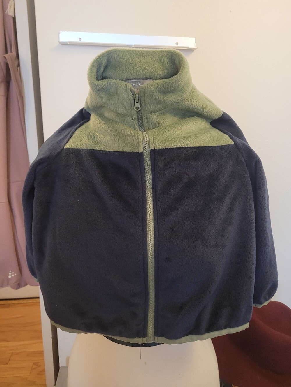 Berkley And Jensen Xs 4/5 Polar Fleece Kids Jacket